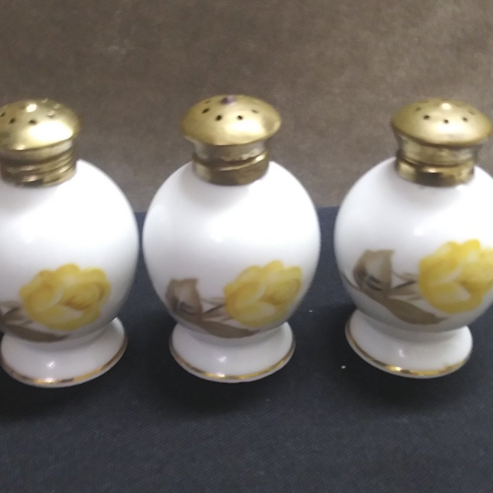 Cotillion Yellow Rose (Coupe) by Sango